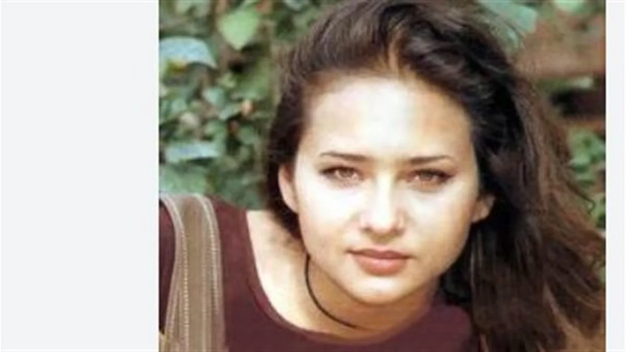 إطلالة ساحرة.. نيللي كريم تتألق في أسبوع الموضة بباريس
